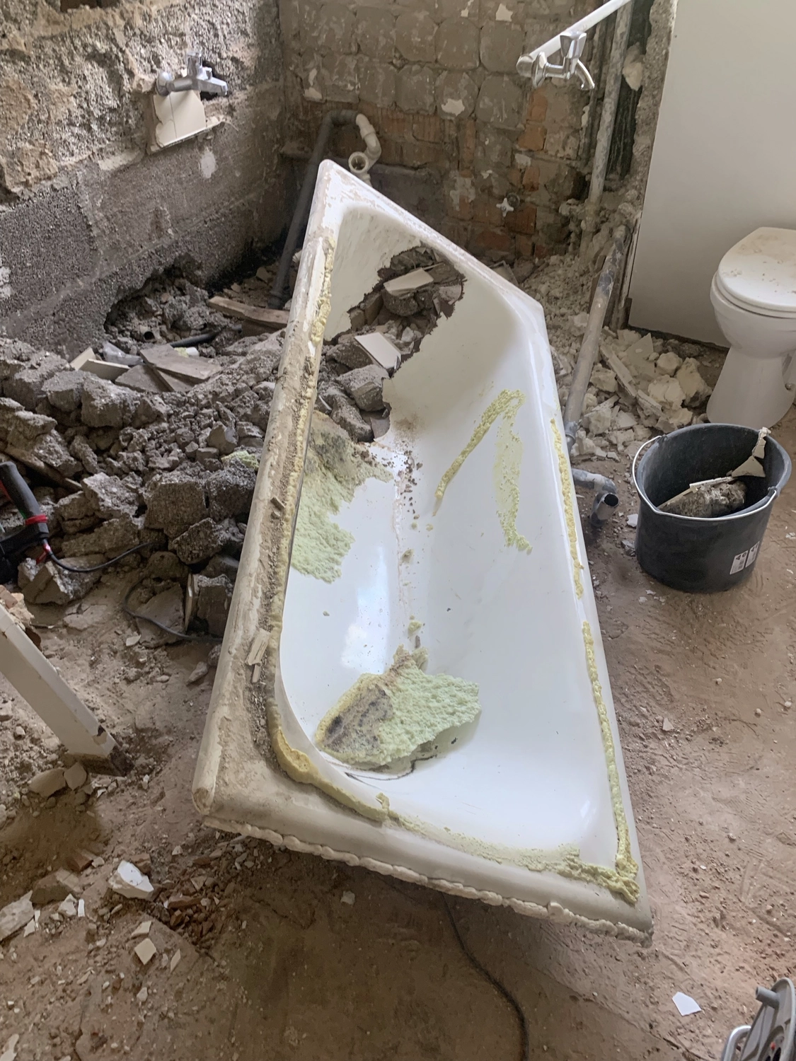 R.S Sicco UG – Wasser- & Brandschadensanierung, Reinigung und Gebäudedienste - Ober weg 4, Frankfurt am Main komplett Sanierung