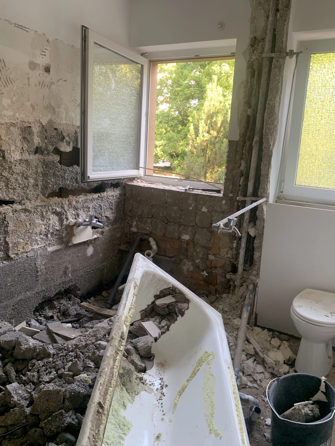 R.S Sicco UG – Wasser- & Brandschadensanierung, Reinigung und Gebäudedienste - Ober weg 4, Frankfurt am Main komplett Sanierung