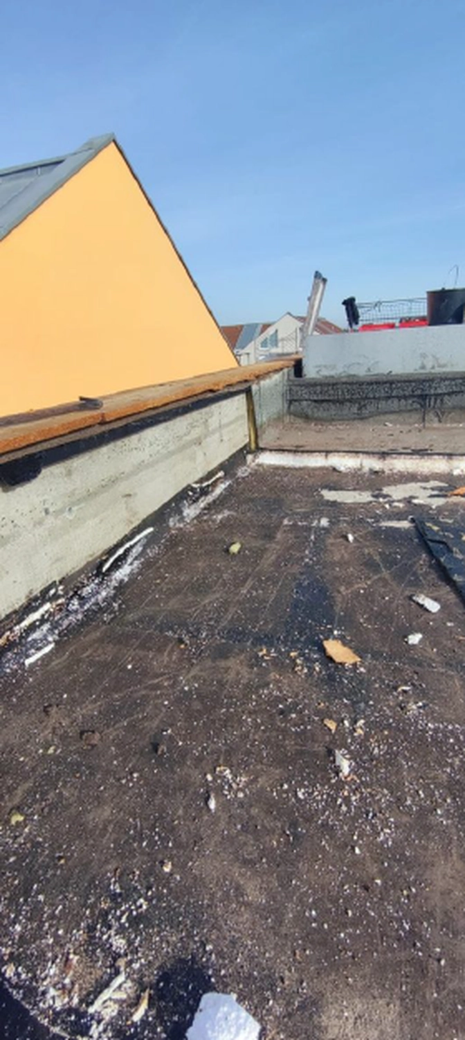 R.S Sicco UG – Wasser- & Brandschadensanierung, Reinigung und Gebäudedienste - Hallesche Alle 10 Flachdachsanierung